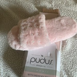 NWT Pudus Womens Faux Fur Slipper Size 9/10